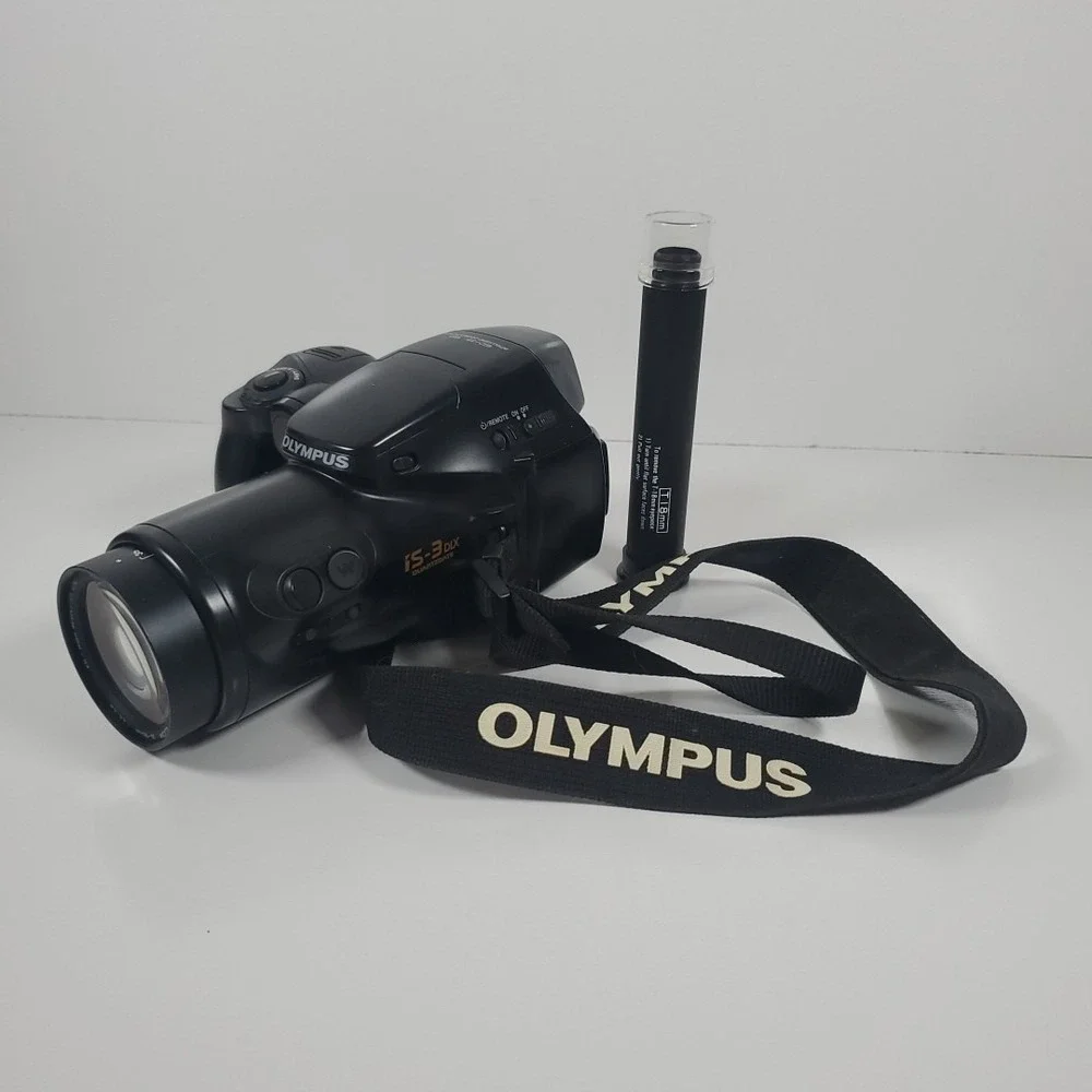 Olympus IS-3 DLX Quartz Date 35mm Film Camera 35-180mm ED Lens W/ Flash Untested
